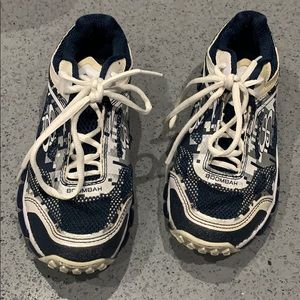 Boys turf shoes size 5.5 Boombah